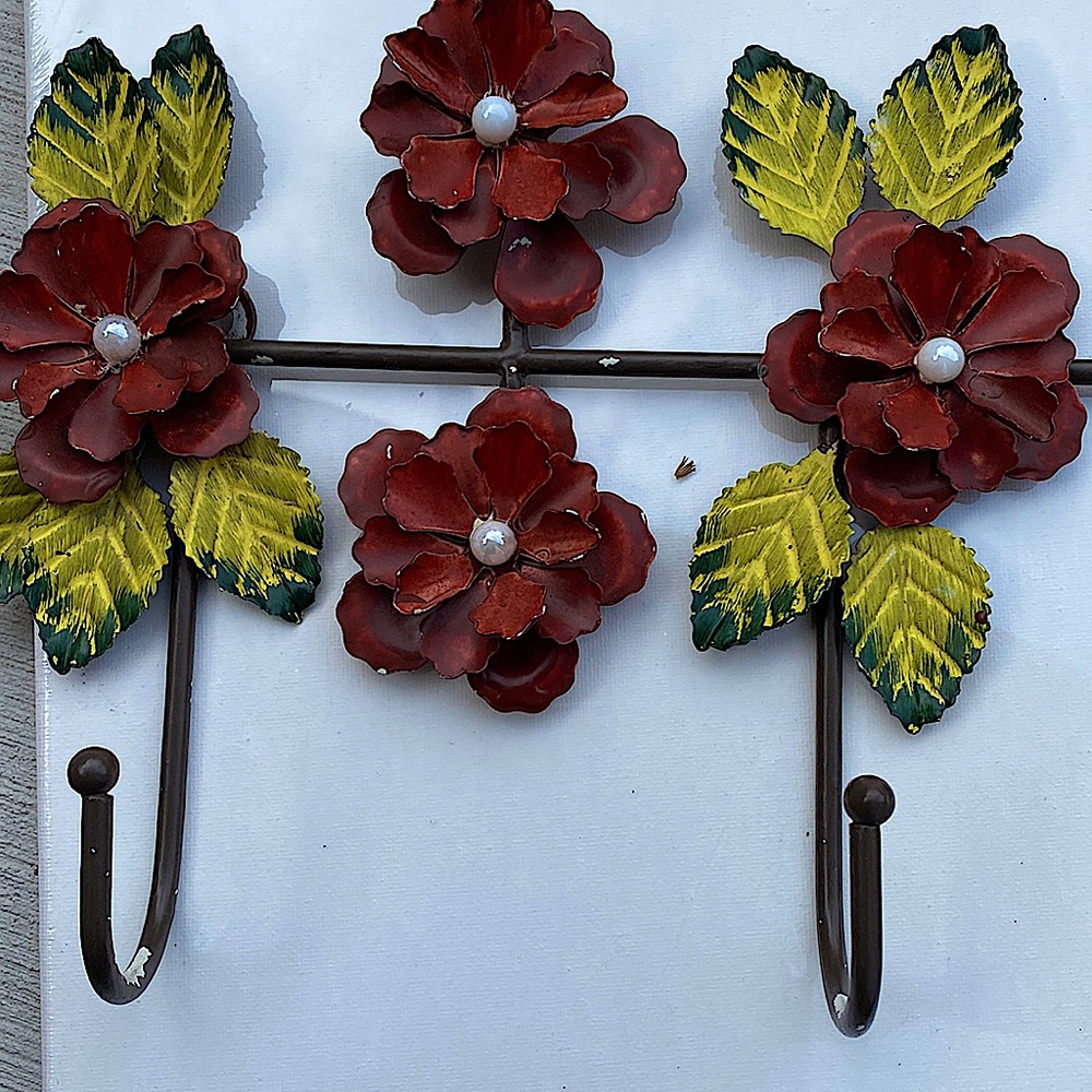 Scarf hanger🧣| Metal hangers and ‘base’ | (I think tin) flowers with fake pearls